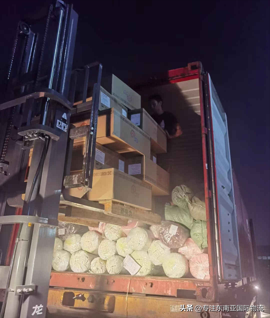 中港物流运费价格查询（深度分析决定香港货运物流收费的因素）