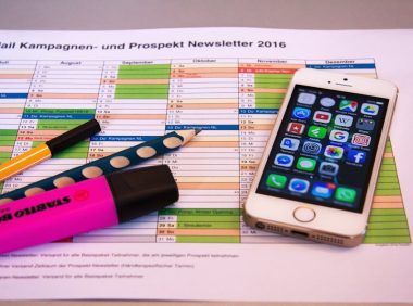 Facebook主页运营全攻略:拆解算法底层逻辑与自然获客转化链路